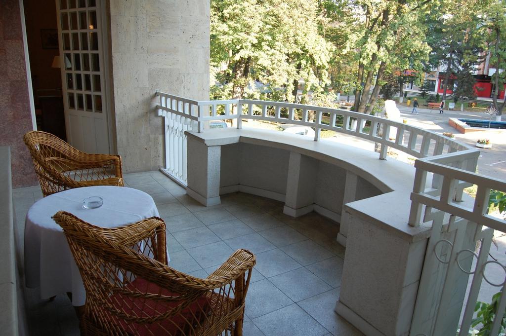 Hotel Maria Botoşani Exterior foto